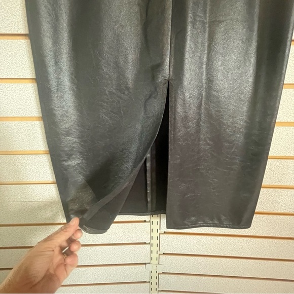 Vintage Robbie Sport Faux Leather Mid Length Pencil Skirt Measures 27x33 Slit - Picture 2 of 7